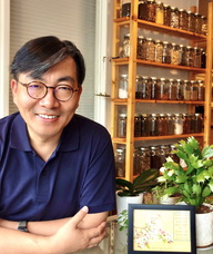 Book an Appointment with Xiaopeng (Frank) Feng for Acupuncture and Chinese Medicine