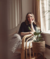 Book an Appointment with Pahnia Kurtz for Cosmetic Facial Acupuncture and Holistic Beauty